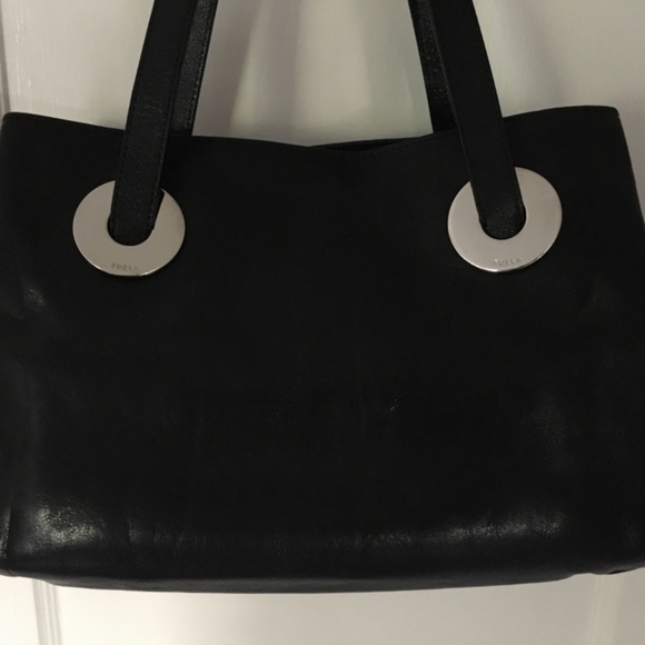 Sleek Furla black leather bag! - Picture 7 of 11